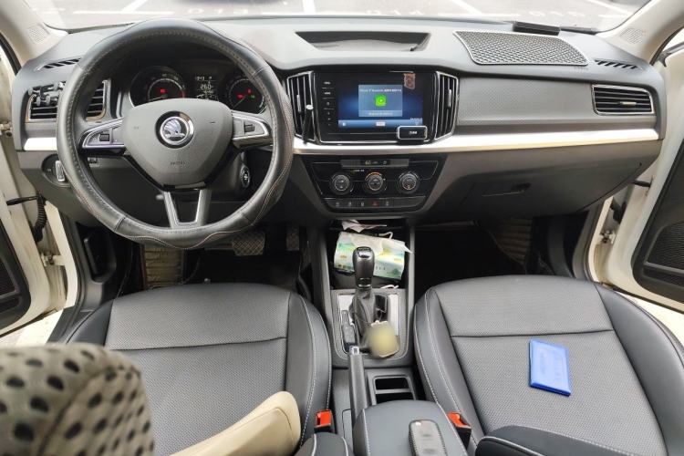 Used Skoda Kamiq 2022 1.5L Automatic Comfort Edition Center Console