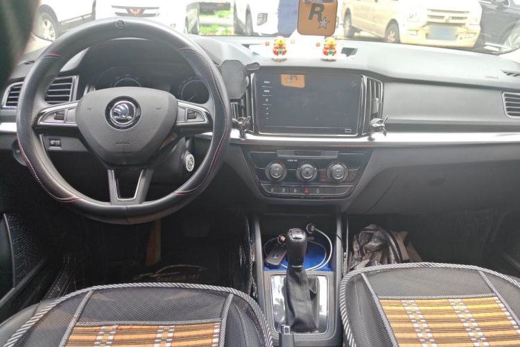 Used Skoda Kamiq 2022 1.5L Automatic Comfort Edition Center Console