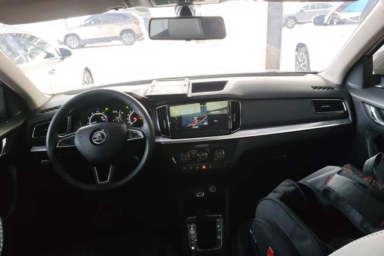 Used Skoda Kamiq 2022 1.5L Automatic Comfort Edition Center Console