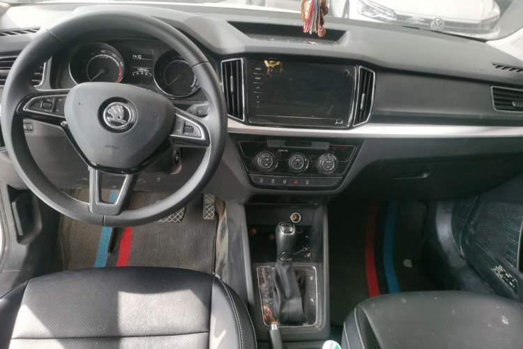 Used Skoda Kamiq 2022 1.5L Automatic Comfort Edition Center Console