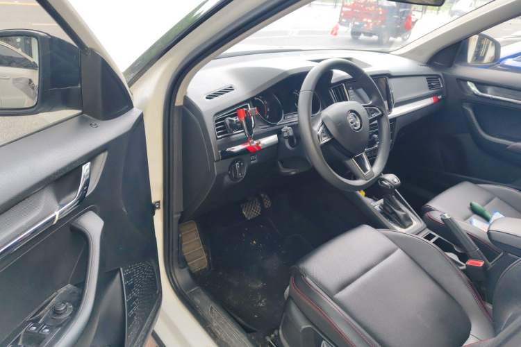 Used Skoda Kamiq 2022 GT 1.5L Automatic Deluxe Edition Driver Seat