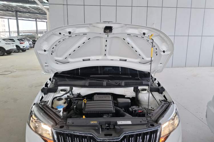 Used Skoda Kamiq 2022 1.5L Automatic Comfort Edition Engine Bay
