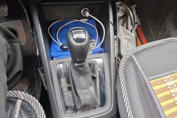Used Skoda Kamiq 2022 1.5L Automatic Comfort Edition Gear Lever