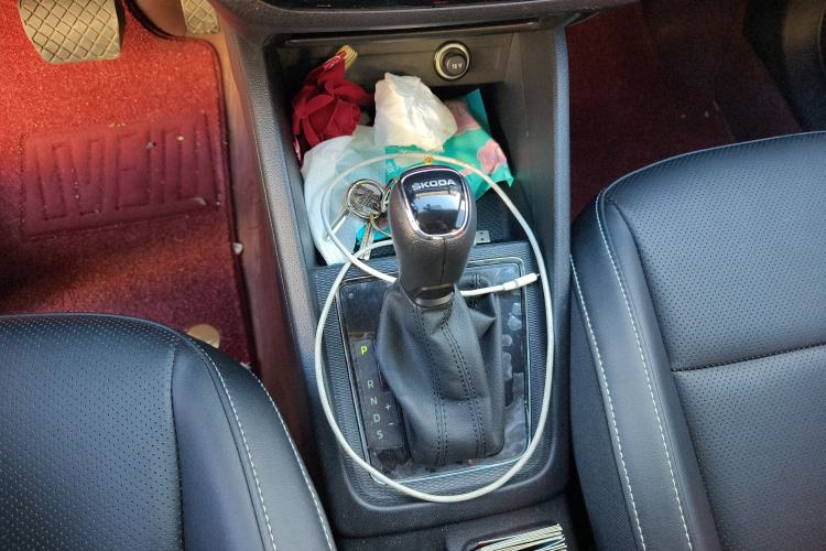 Used Skoda Kamiq 2022 1.5L Automatic Comfort Edition Gear Lever