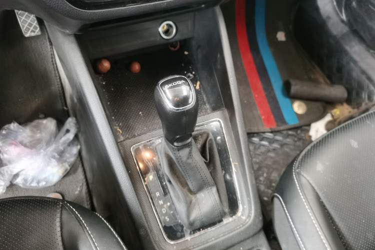 Used Skoda Kamiq 2022 1.5L Automatic Comfort Edition Gear Lever