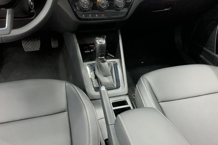 Used Skoda Kamiq 2022 1.5L Automatic Comfort Edition Gear Lever