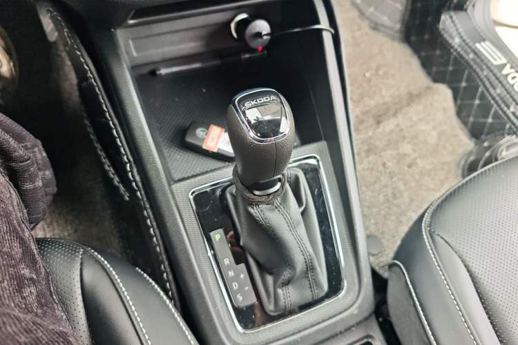 Used Skoda Kamiq 2022 1.5L Automatic Comfort Edition Gear Lever