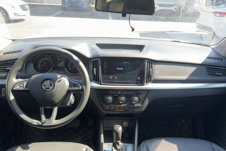 Used Skoda Kamiq 2022 1.5L Automatic Comfort Edition Interior 3