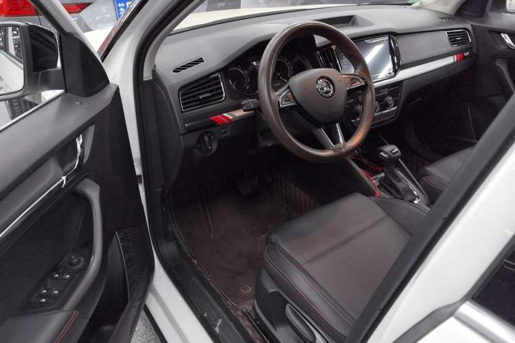 Used Skoda Kamiq 2022 GT 1.5L Automatic Deluxe Edition Interior 3