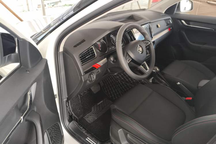 Used Skoda Kamiq 2022 GT 1.5L Automatic Deluxe Edition Interior 3