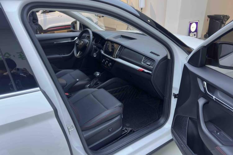 Used Skoda Kamiq 2022 GT 1.5L Automatic Deluxe Edition Interior 8