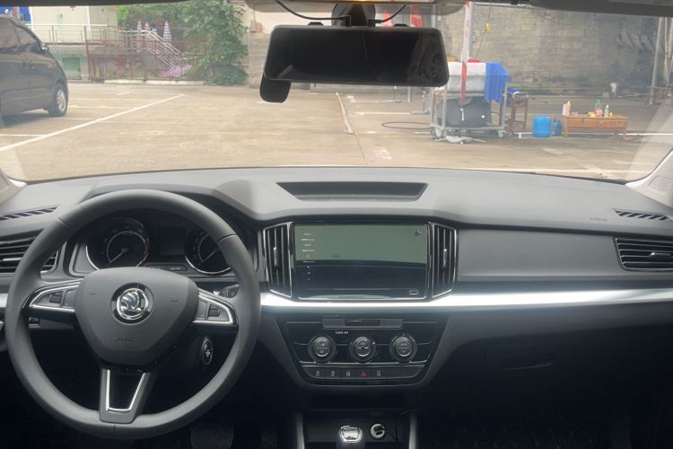 Used Skoda Kamiq 2022 1.5L Automatic Comfort Edition Interior 9
