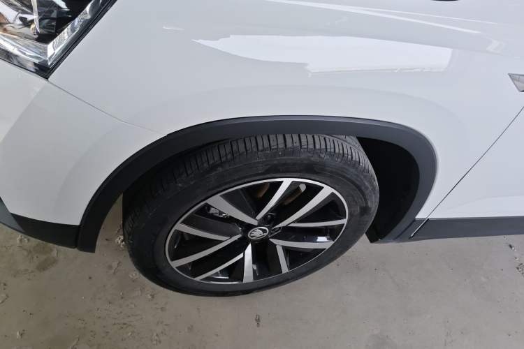 Used Skoda Kamiq 2022 1.5L Automatic Comfort Edition Left Front Wheel Hub
