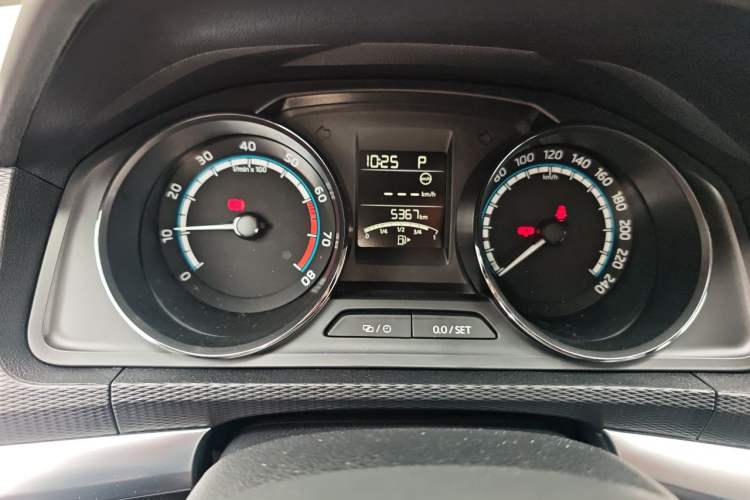 Used Skoda Kamiq 2022 1.5L Automatic Comfort Edition Odometer Close Up