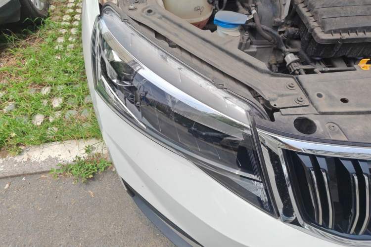 Used Skoda Kamiq 2022 1.5L Automatic Comfort Edition Right Front Headlight