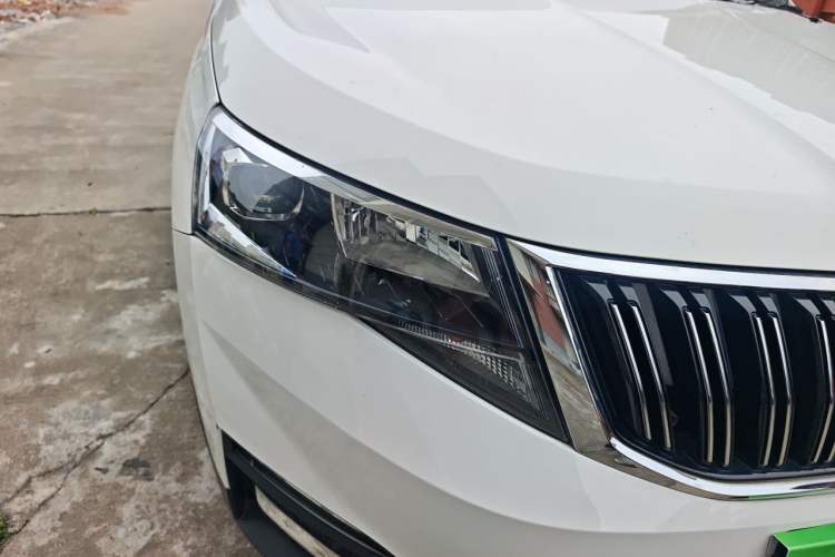 Used Skoda Kamiq 2022 1.5L Automatic Comfort Edition Right Front Headlight