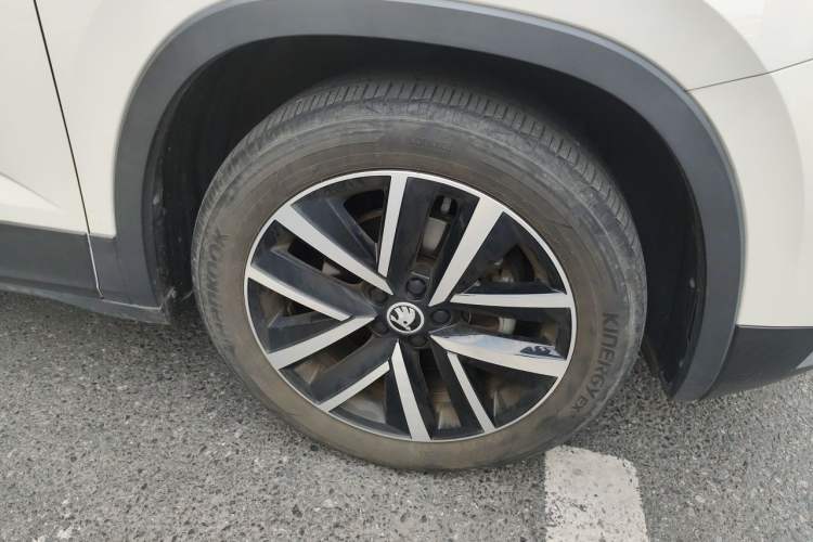 Used Skoda Kamiq 2022 1.5L Automatic Comfort Edition Right Front Wheel Hub