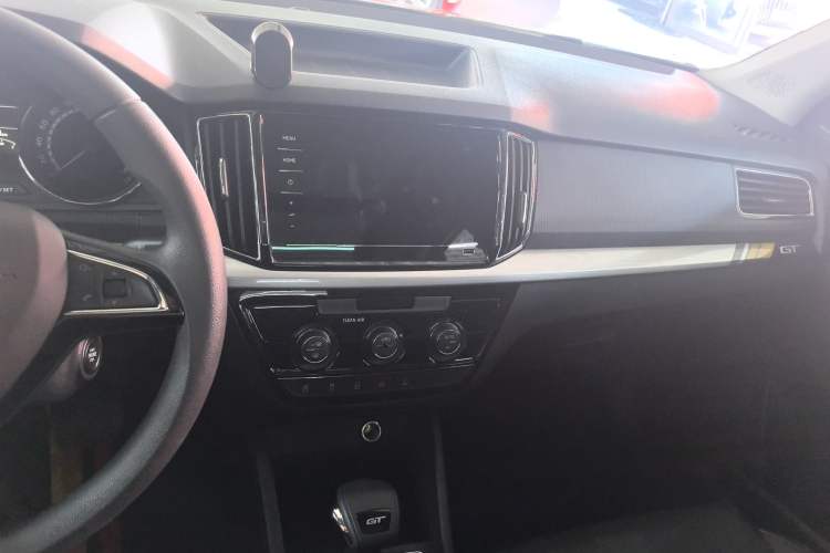 Used Skoda Kamiq 2022 GT 1.5L Automatic Deluxe Edition Audio And AC Panel