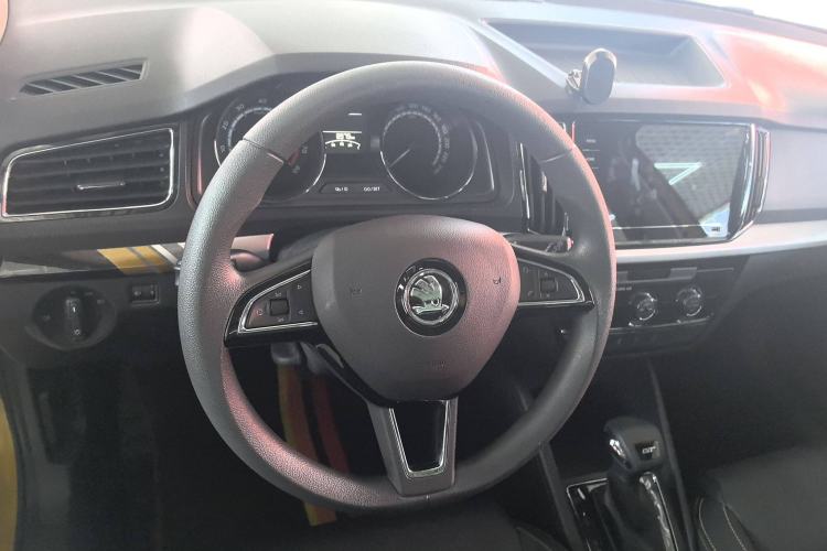 Used Skoda Kamiq 2022 GT 1.5L Automatic Deluxe Edition Interior 3