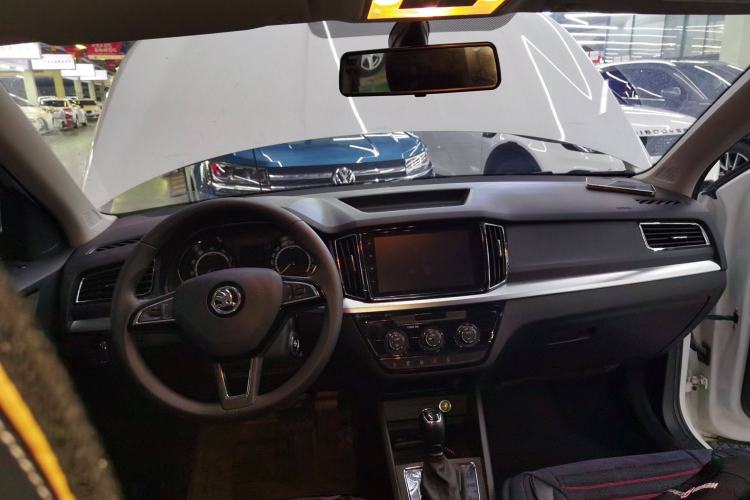 Used Skoda Kamiq 2023 Revised 1.5L Automatic Comfort Edition Center Console