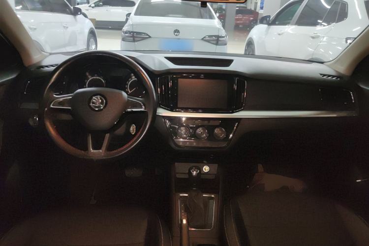 Used Skoda Kamiq 2023 1.5L Automatic Comfort Edition Center Console