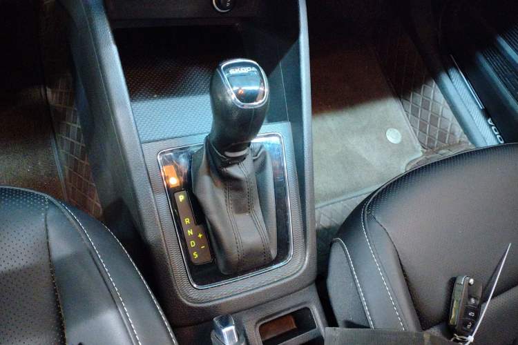 Used Skoda Kamiq 2023 Revised 1.5L Automatic Comfort Edition Gear Lever