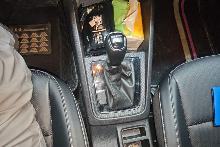 Used Skoda Kamiq 2023 Revised 1.5L Automatic Comfort Edition Gear Lever