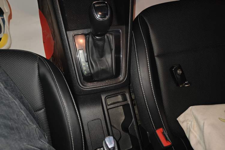 Used Skoda Kamiq 2023 Revised 1.5L Automatic Comfort Edition Gear Lever