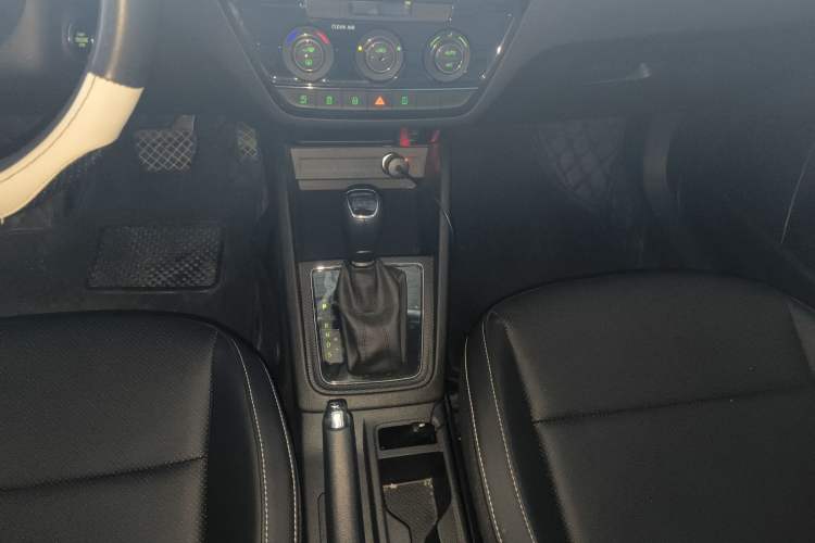 Used Skoda Kamiq 2023 Revised 1.5L Automatic Comfort Edition Gear Lever
