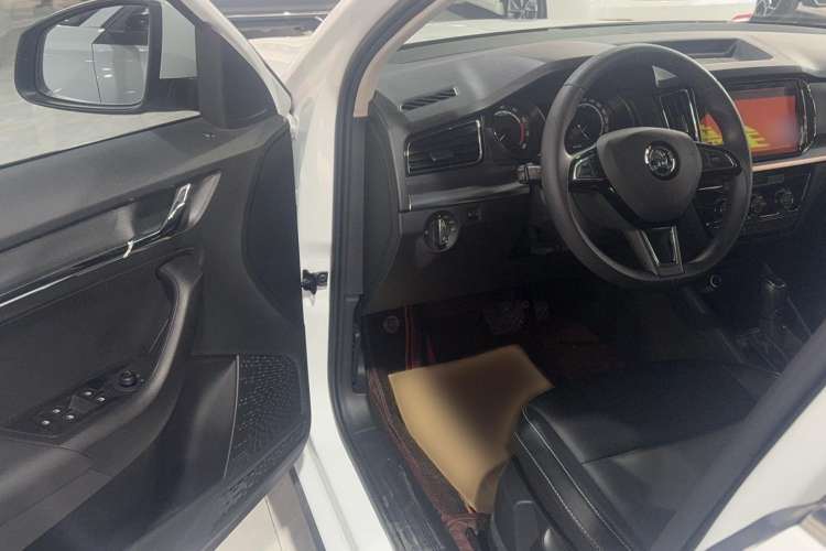 Used Skoda Kamiq 2023 Revised 1.5L Automatic Comfort Edition Interior 2