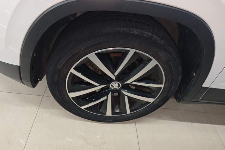 Used Skoda Kamiq 2023 Revised 1.5L Automatic Comfort Edition Left Front Wheel Hub