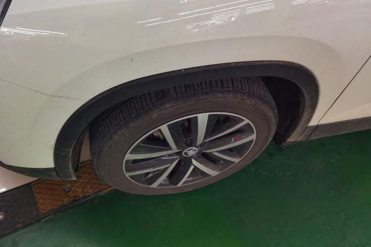 Used Skoda Kamiq 2023 Revised 1.5L Automatic Comfort Edition Left Front Wheel Hub