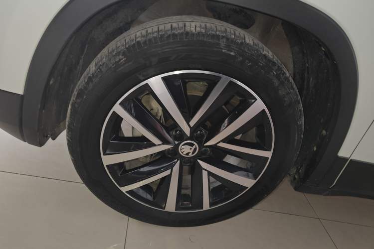 Used Skoda Kamiq 2023 Revised 1.5L Automatic Comfort Edition Left Front Wheel Hub