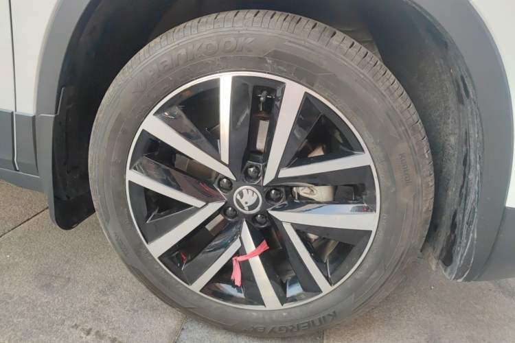 Used Skoda Kamiq 2023 Revised 1.5L Automatic Comfort Edition Right Front Wheel Hub