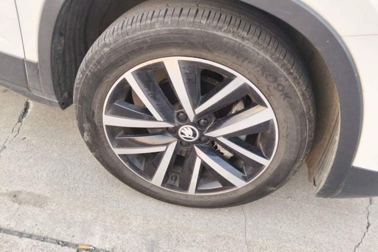Used Skoda Kamiq 2023 Revised 1.5L Automatic Comfort Edition Right Front Wheel Hub