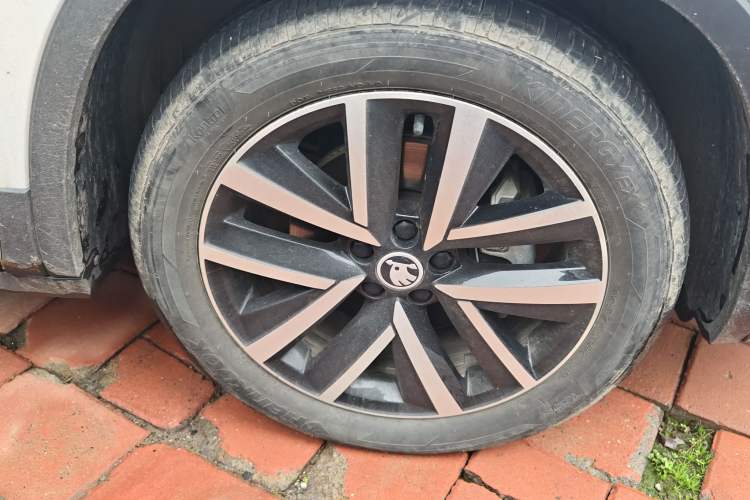 Used Skoda Kamiq 2023 Revised 1.5L Automatic Comfort Edition Right Front Wheel Hub