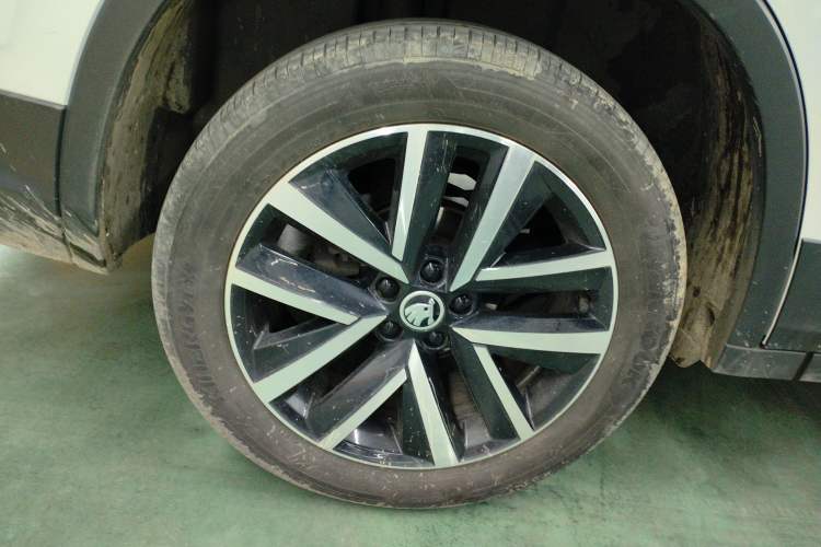 Used Skoda Kamiq 2023 Revised 1.5L Automatic Comfort Edition Right Rear Wheel Hub
