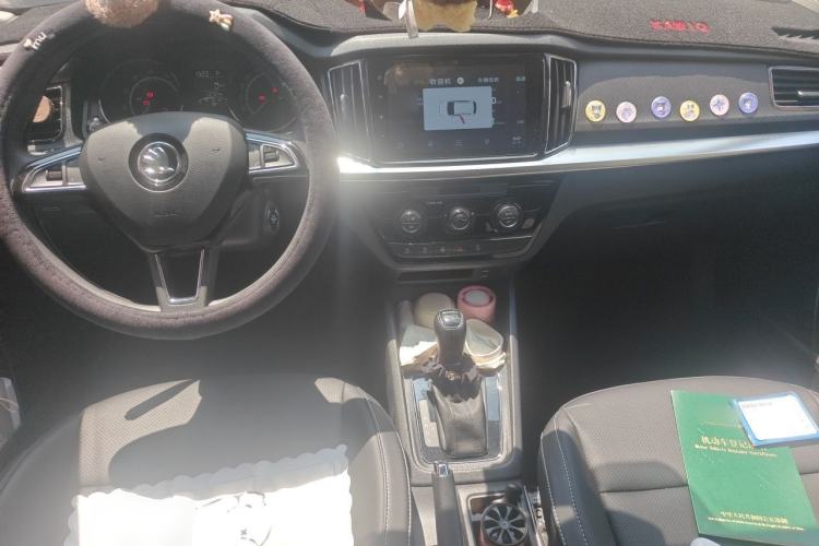 Used Skoda Kamiq 2023 Revised 1.5L Automatic Comfort Edition Center Console
