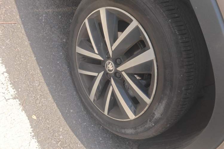 Used Skoda Kamiq 2023 Revised 1.5L Automatic Comfort Edition Right Front Wheel Hub