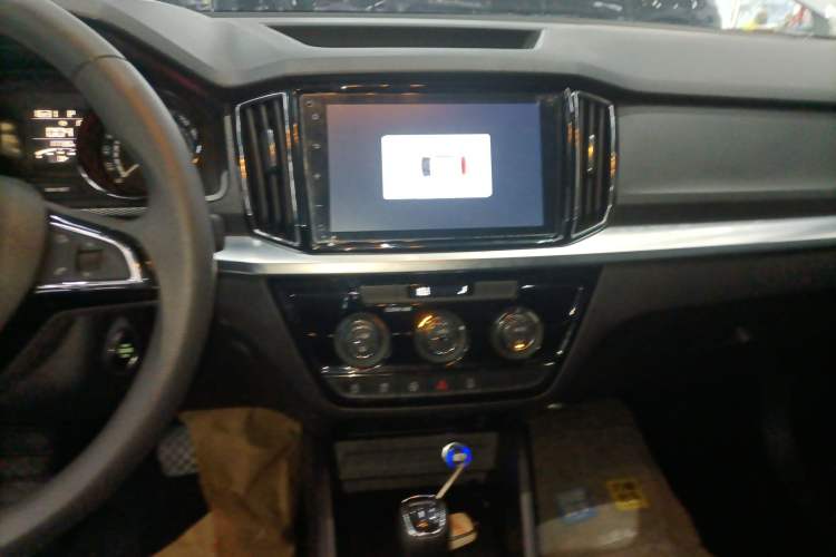 Used Skoda Kamiq 2024 1.5L Automatic Comfort Edition Audio And AC Panel