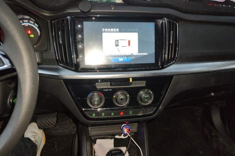 Used Skoda Kamiq 2024 1.5L Automatic Comfort Edition Audio And AC Panel