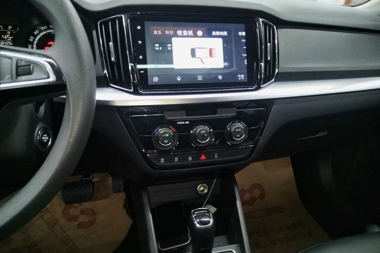 Used Skoda Kamiq 2024 1.5L Automatic Comfort Edition Audio And AC Panel