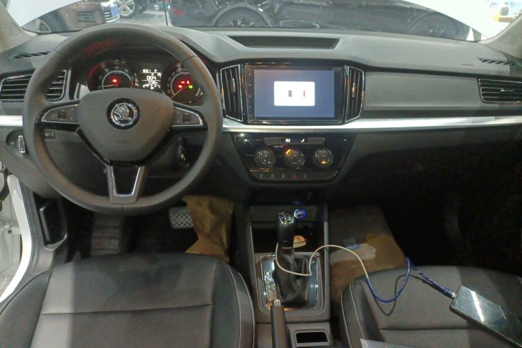 Used Skoda Kamiq 2024 1.5L Automatic Comfort Edition Center Console