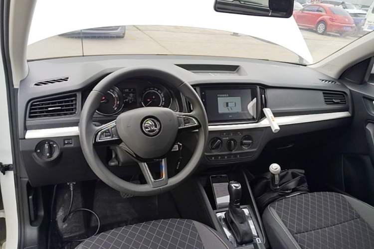 Used Skoda Kamiq 2024 1.5L Automatic Power Version Center Console