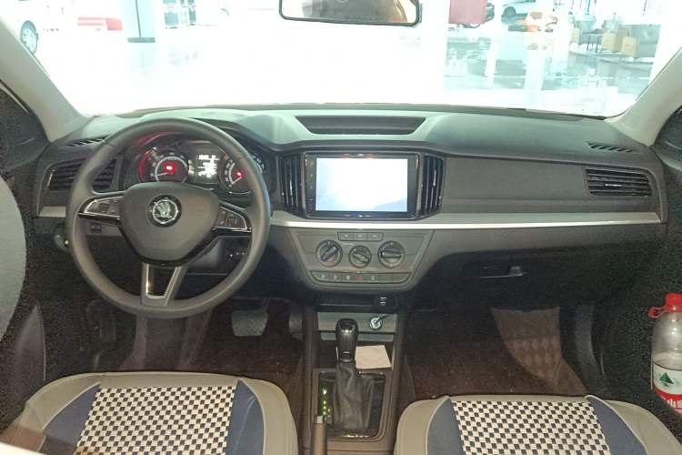 Used Skoda Kamiq 2024 1.5L Automatic Power Version Center Console