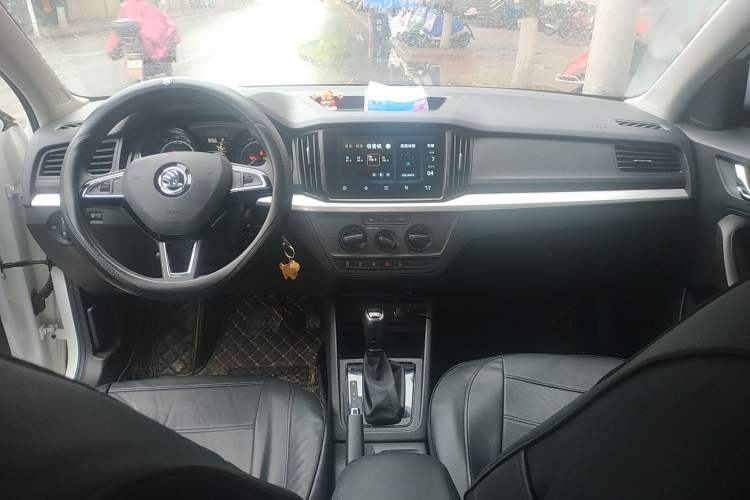 Used Skoda Kamiq 2024 1.5L Automatic Power Version Center Console