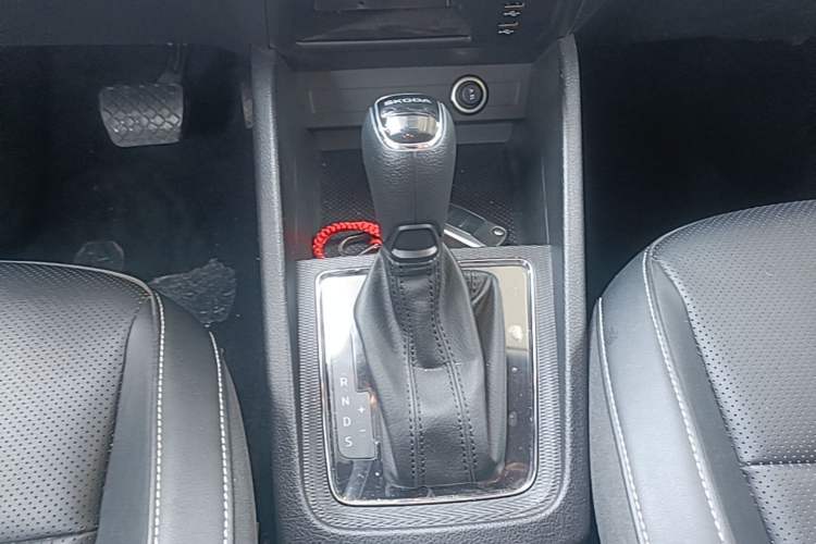 Used Skoda Kamiq 2024 1.5L Automatic Comfort Edition Gear Lever
