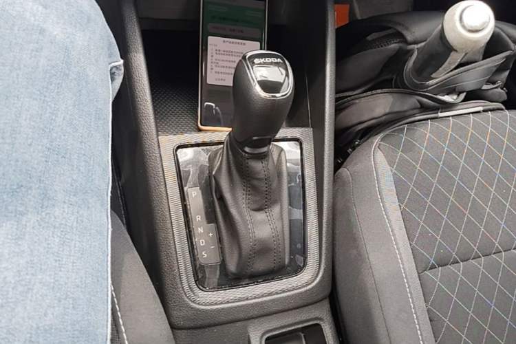 Used Skoda Kamiq 2024 1.5L Automatic Power Version Gear Lever