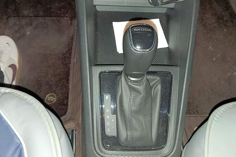 Used Skoda Kamiq 2024 1.5L Automatic Power Version Gear Lever