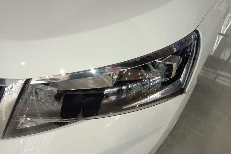 Used Skoda Kamiq 2024 1.5L Automatic Power Version Left Front Headlight